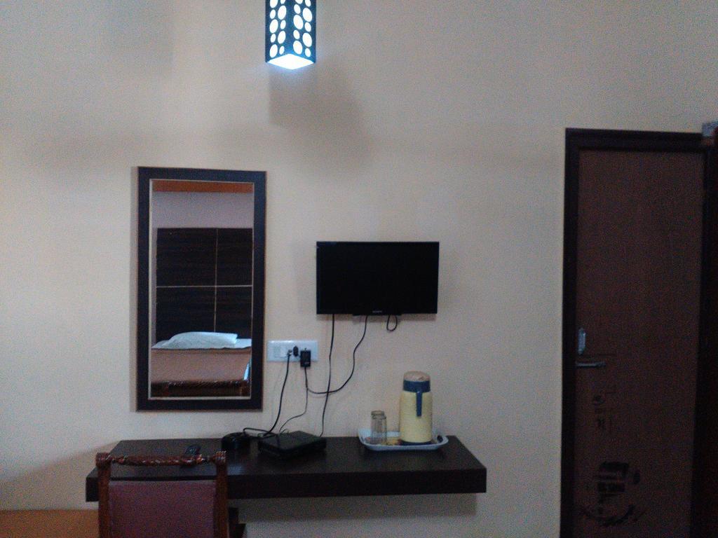 Hotel Ajaya Varanasi Phòng bức ảnh