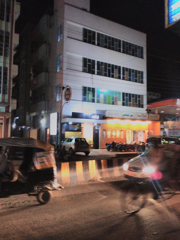 Hotel Ajaya Varanasi Ngoại thất bức ảnh